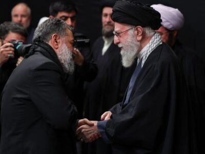 حاج محمود کریمی بدهی‌اش به رهبر انقلاب را ادا کرد