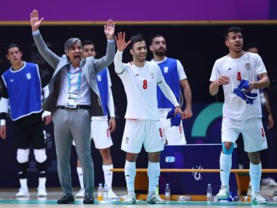 حرکت نمادین سرمربی تیم ملی فوتسال در میانه شور قهرمانی