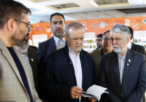 پزشکیان: ملتی که می‌خواهد زنده باشد باید کتاب را جدی بگیرد