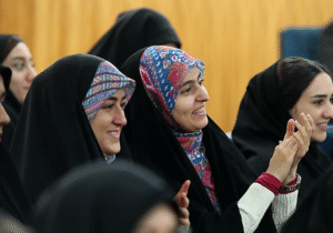 زیبایی در سادگی؛ رویکرد نوین دانشگاه‌های جهان به زن معاصر