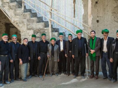 «بنادک سادات» از روستا‌های شهرستان مهریز در استان یزد است که بیشتر اهالی آن از سادات هستند