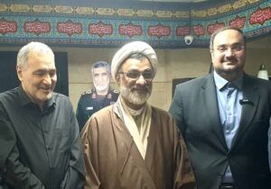 دیدار دبیر شورای عالی انقلاب فرهنگی و اعضای قرارگاه اباصالح المهدی (عج) سادات جهان با خانواده شهید حسن طهرانی‌مقدم