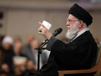 بیانات رهبر انقلاب در پذیرش اعتراض اقتصادی و افشای پروژه دشمن در تبدیل آن به اغتشاش