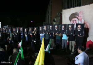 گزارش تصویری | صدوچهارمین تجمع شبانه میدان ولیعصر(عج)؛ تجدید بیعت مردم تهران با رهبر انقلاب