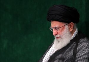 آیت الله خامنه ای از زندگی فقیرانه در مشهد و ترور در تهران تا رهبری ایران