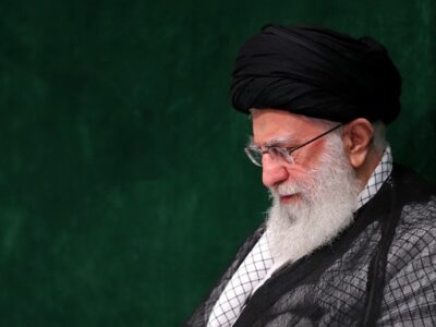 آیت الله خامنه ای از زندگی فقیرانه در مشهد و ترور در تهران تا رهبری ایران