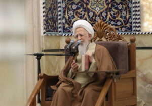 آیت الله العظمی جوادی آملی: منکر ولایت فقیه اصلاً از فقه سهمی نبرده است / ایستادگی مردم در برابر قدرتها جلوهای از عنایت الهی است