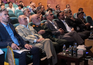 تصاویری از همایش ردپای روشن در تقدیر از نوجوانان بسیجی و رونمایی از کتابهای امامزمانشناسی