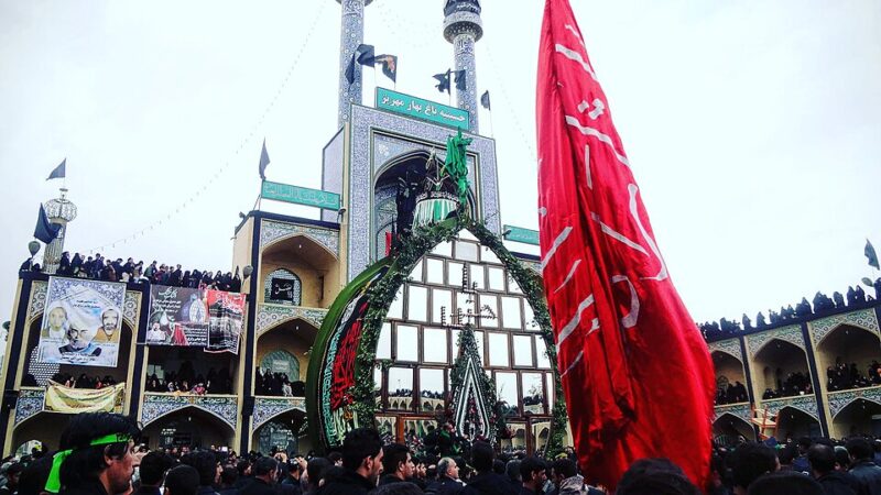 آیین عاشورایی نخل‌گردانی در حسینیه‌ای ایرانی؛ تصویر مفهومی از میراث فرهنگی شهید مجتبی علمدار